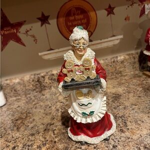 NWT Hobby Lobby 2025 Mrs Claus Holding Cookies 2025 Figurine